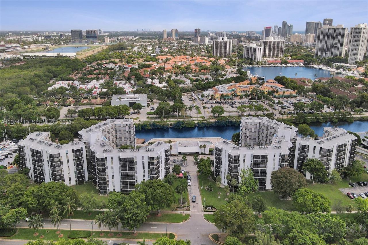 3401 N Country Club Dr , Unit EI403, Aventura, FL 33180 Photo