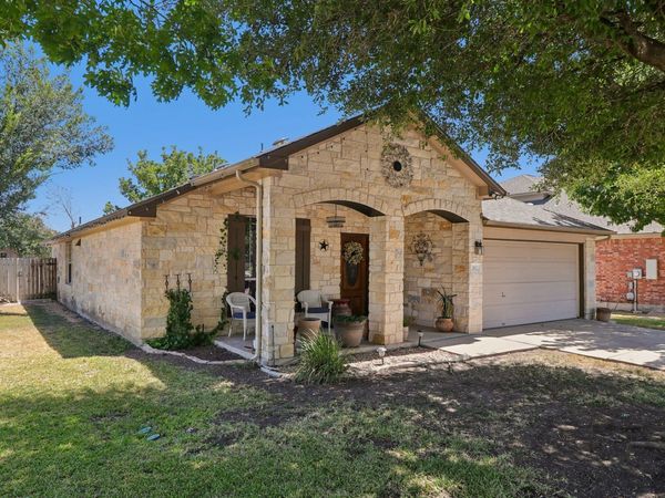 302 Lone Star BLVD, Hutto, TX 78634