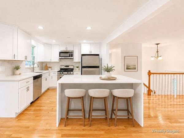 18 Linda St., Foxboro, MA 02035