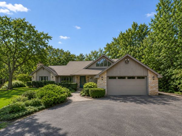 1543 N Saint Marys Road , Green Oaks, IL 60048