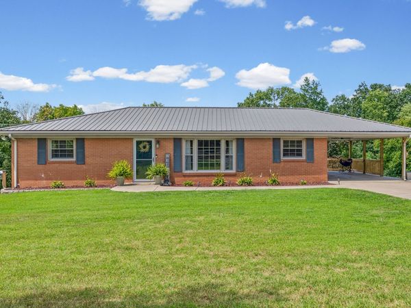 871 Center Point Rd , Dover, TN 37058