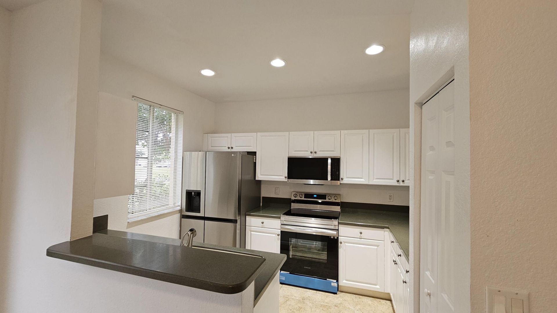 2022 Island Drive, Riviera Beach, FL 33404 Photo