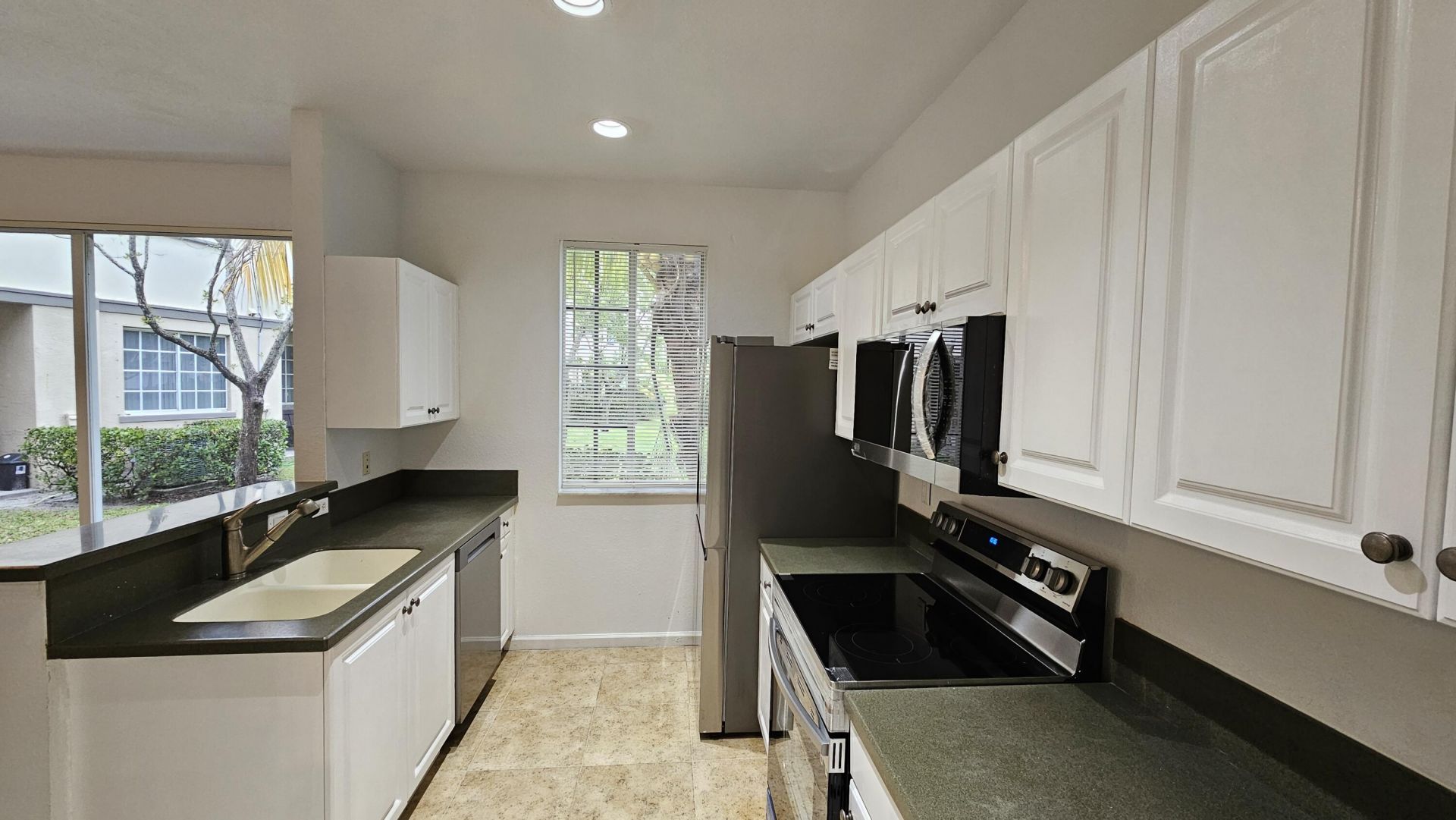 2022 Island Drive, Riviera Beach, FL 33404 Photo