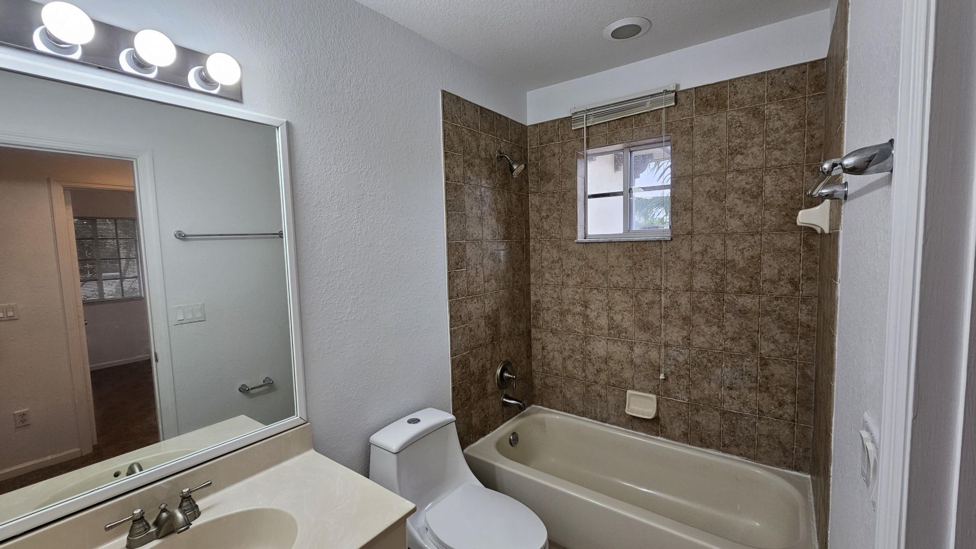 2022 Island Drive, Riviera Beach, FL 33404 Photo