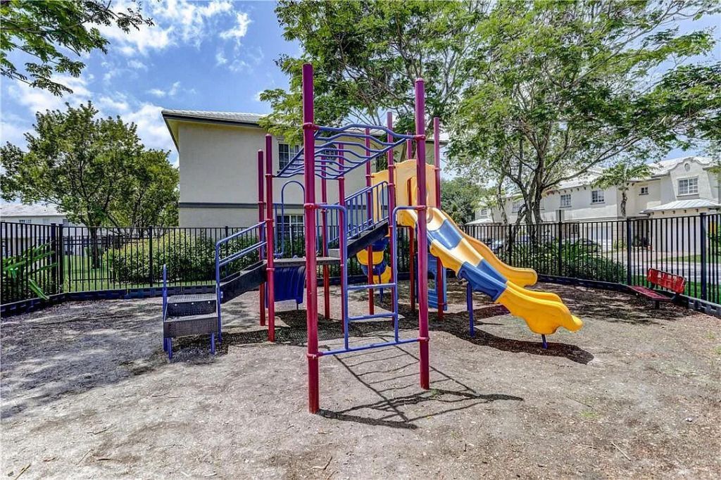 2022 Island Drive, Riviera Beach, FL 33404 Photo