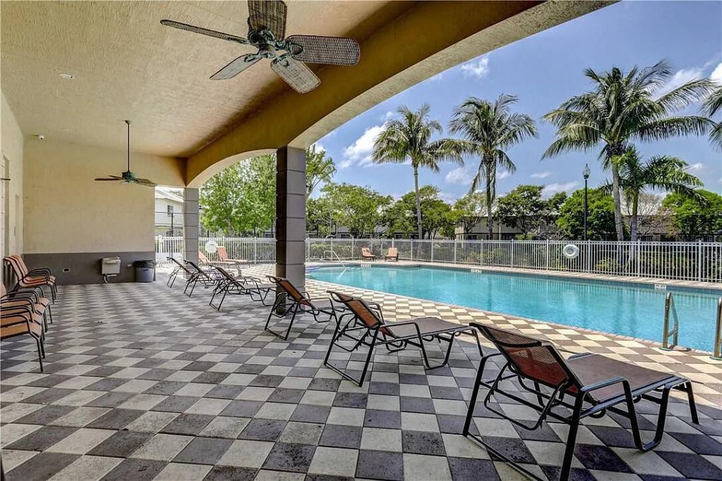 2022 Island Drive, Riviera Beach, FL 33404 Photo