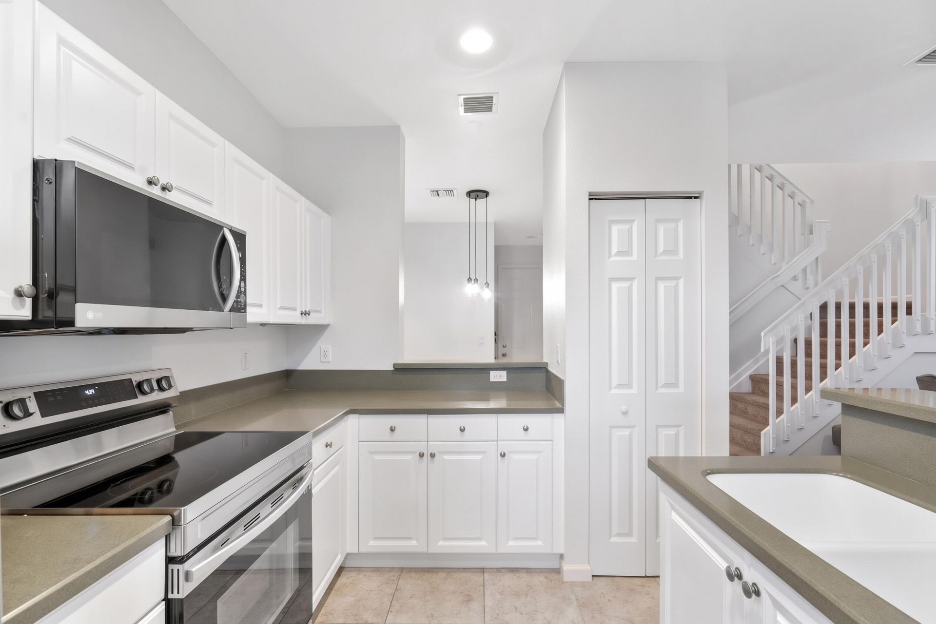 2022 Island Drive, Riviera Beach, FL 33404 Photo