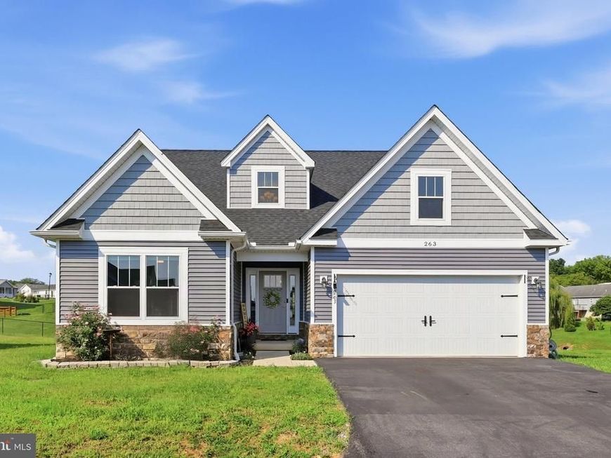 263 Twickenham Drive, Martinsburg, WV 25403 Main Photo
