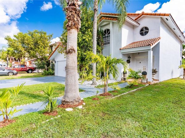 8909 SW 108th Cir Ct , Miami, FL 33176