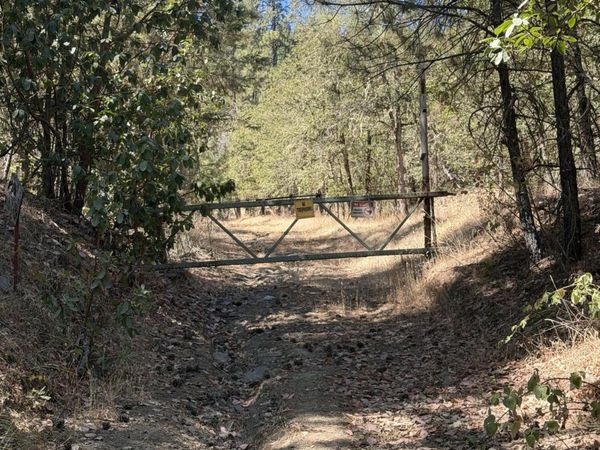 3303 Foots Creek Road, Gold Hill, OR 97525