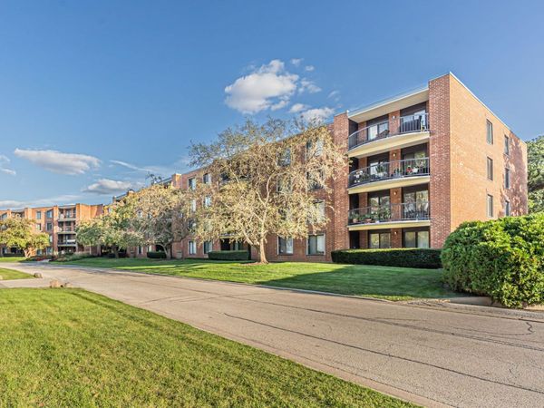 1415 E Central Road, Unit 305A, Arlington Heights, IL 60005
