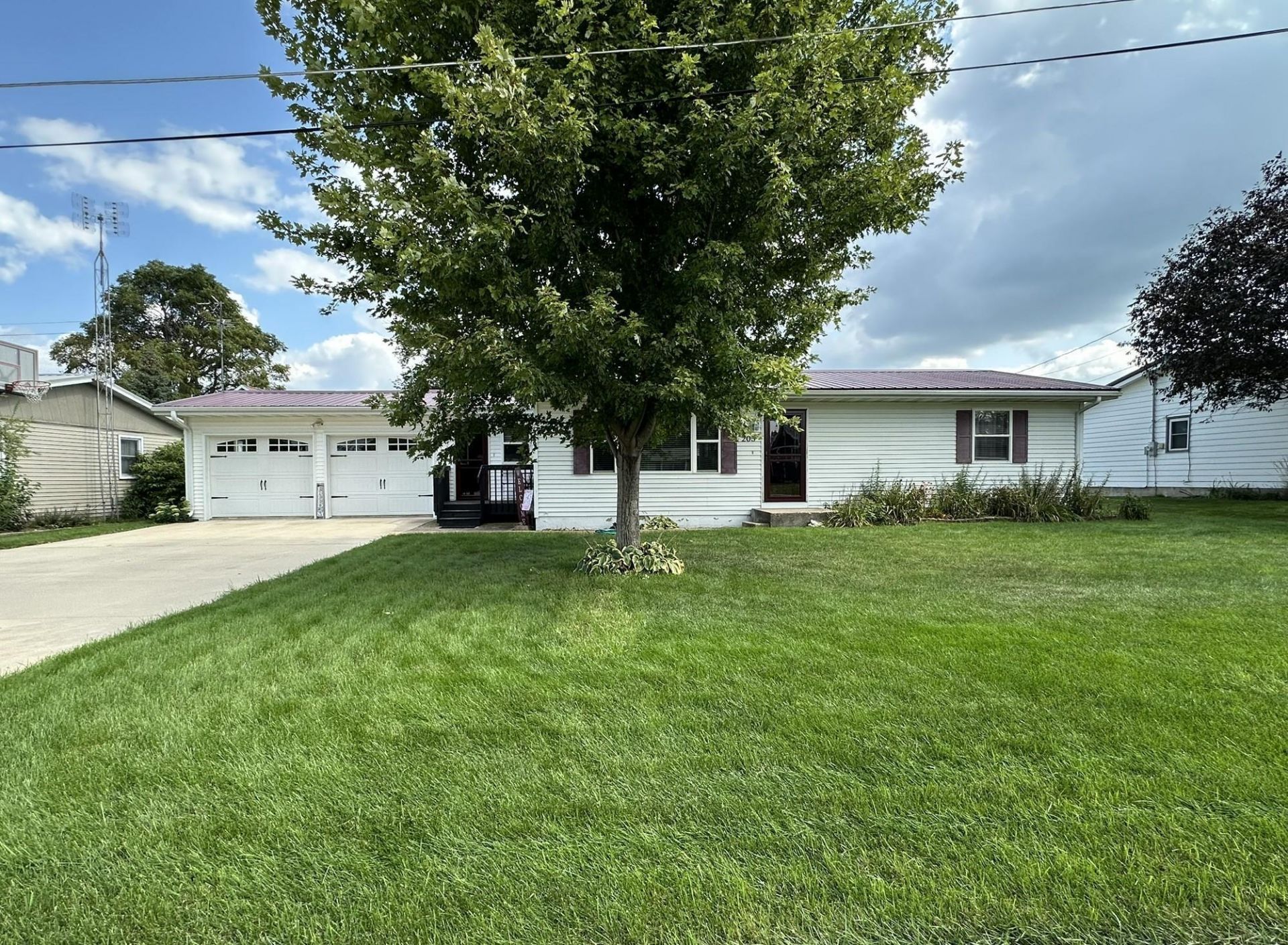 205 Sherwood Lane, Lena, IL 61048 Main Photo