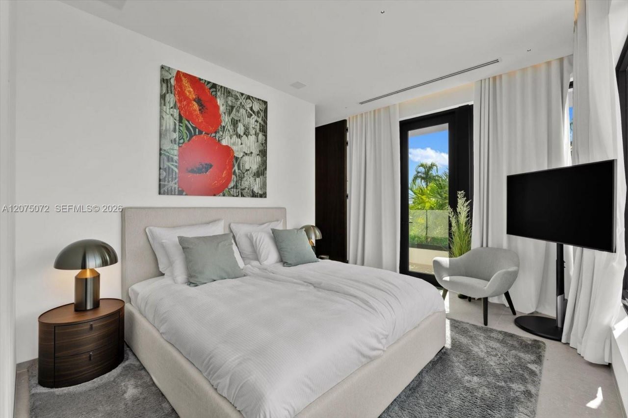 375 N Hibiscus Dr, Miami Beach, FL 33139 Photo