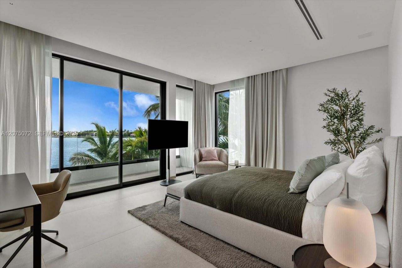 375 N Hibiscus Dr, Miami Beach, FL 33139 Photo