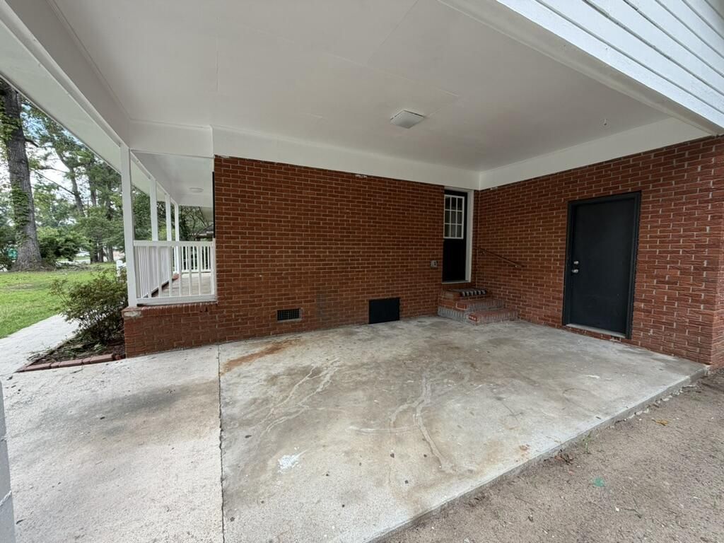 1104 Langdoc Street Photo 8