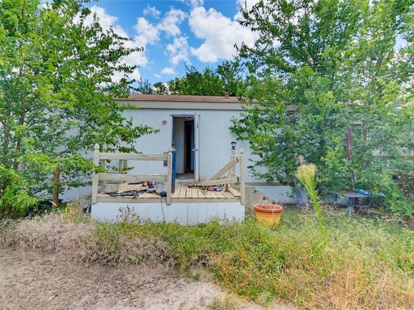 333 Pecan Drive NE, McQueeney, TX 78123