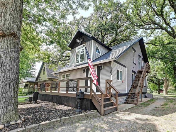 1203 N 6th Street , Estherville, IA 51334