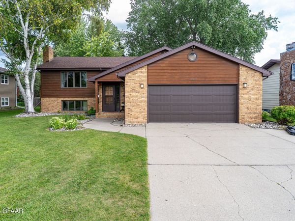 1709 S 35TH Street, Grand Forks, ND 58201