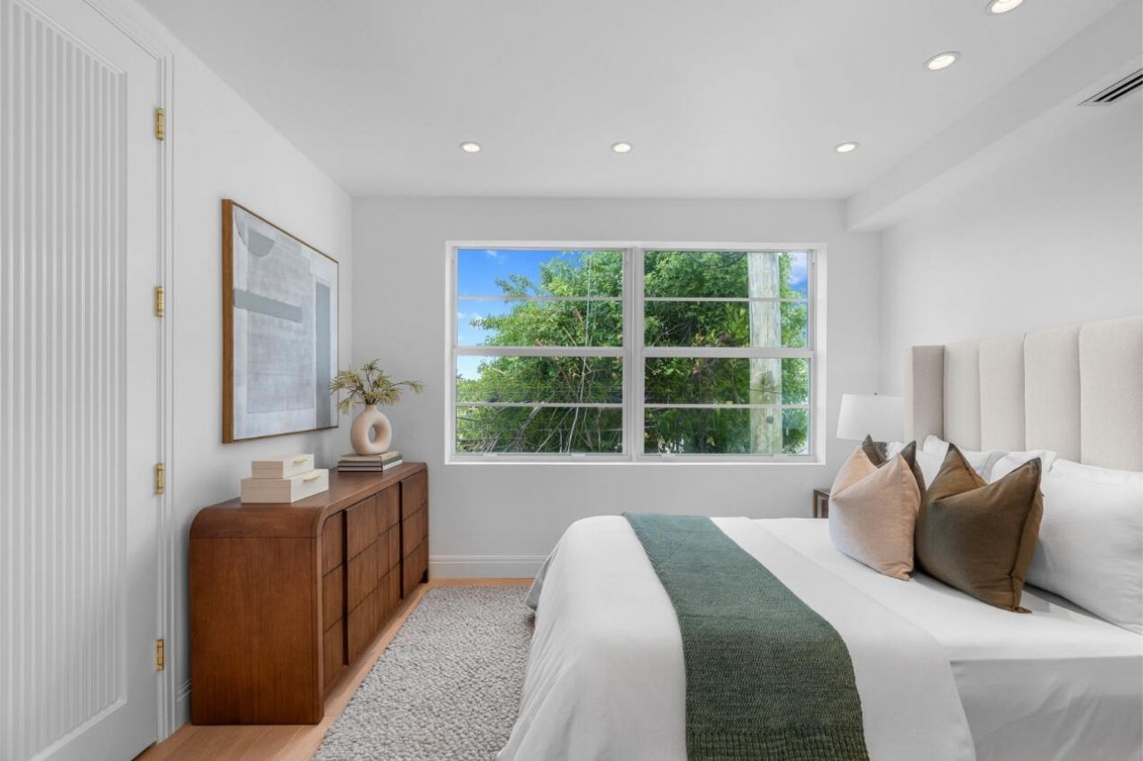 255 Royal Poinciana Way, Unit 2nd floor, Palm Beach, FL 33480 Photo