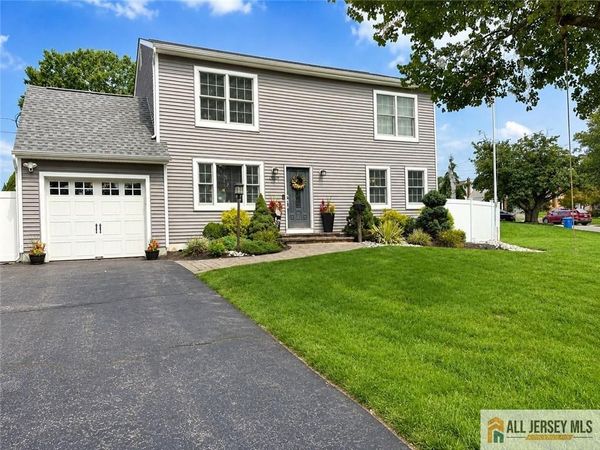 8 Tanglewood Lane, Colonia, NJ 07067