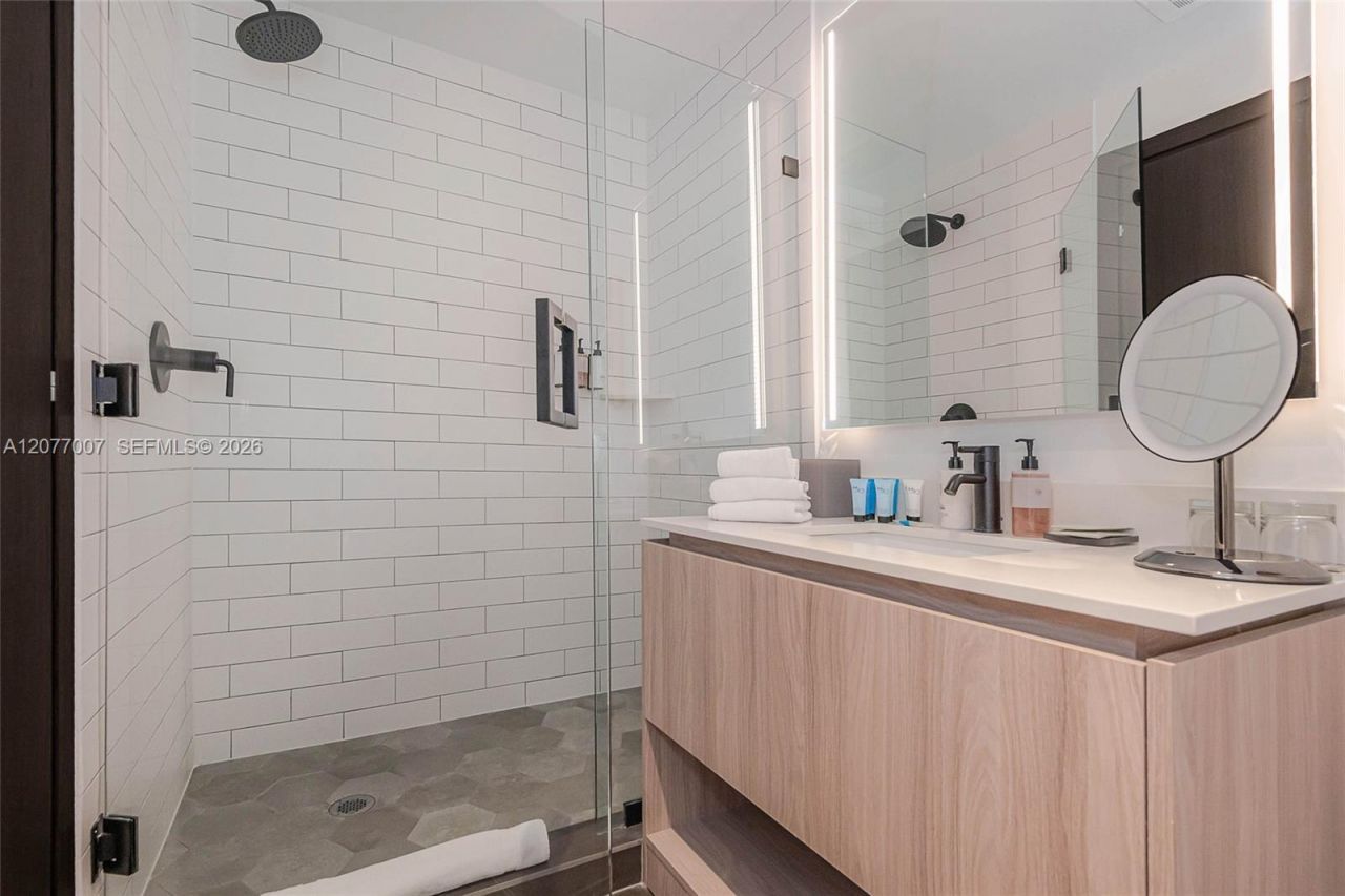 398 NE 5th, Unit 4118, Miami, FL 33132 Photo