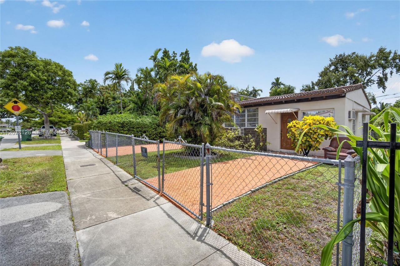 4940 SW 5th Ter , Miami, FL 33134 Photo