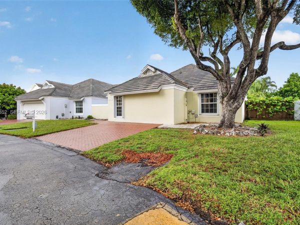 9943 NW 47th Ter, Doral, FL 33178