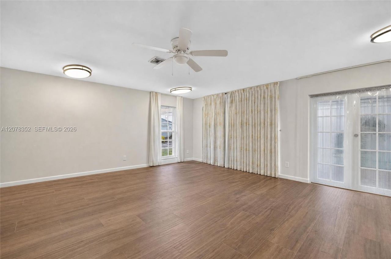 9943 NW 47th Ter, Doral, FL 33178 Photo