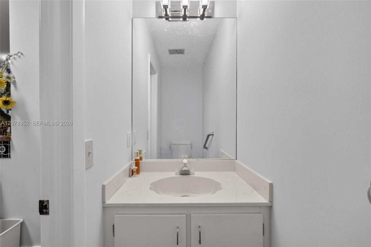 9943 NW 47th Ter, Doral, FL 33178 Photo