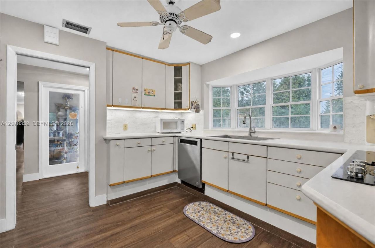 9943 NW 47th Ter, Doral, FL 33178 Photo