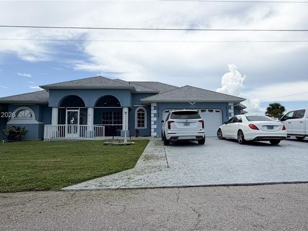 405 MC KINLEY , Lehigh Acres, FL 33972