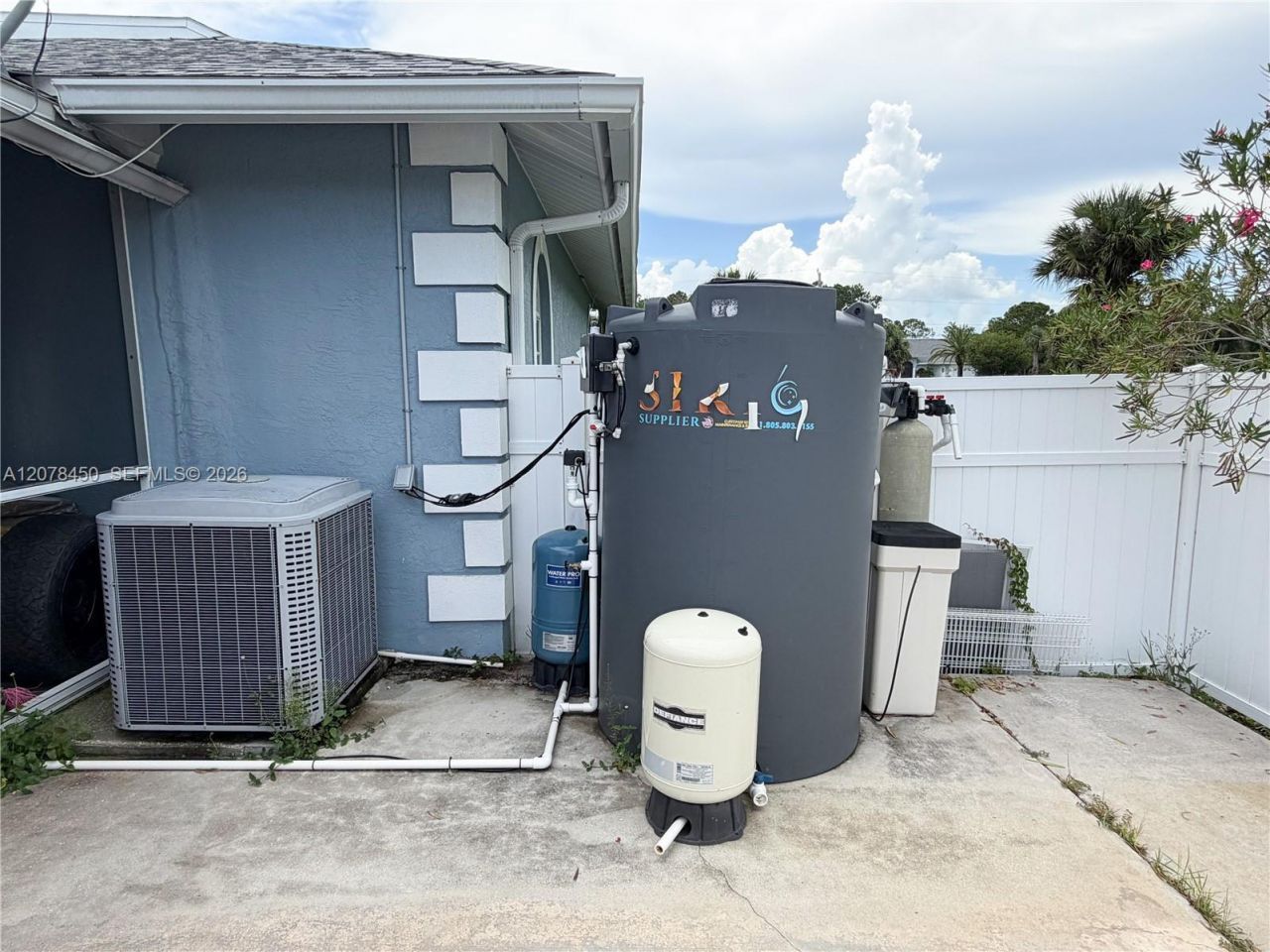 405 Mc Kinley , Lehigh Acres, FL 33972 Photo
