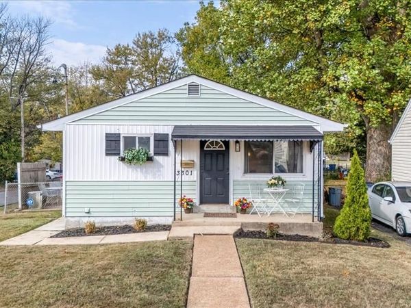 3301 Suncrest Avenue , Breckenridge Hills, MO 63114