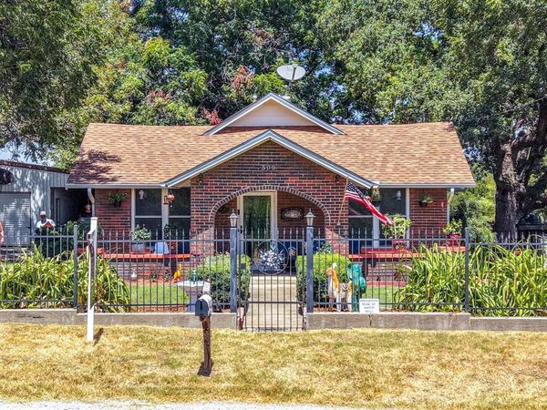509 E Almante Avenue, De Leon, TX 76444