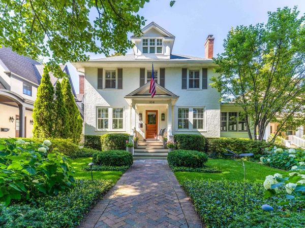 106 E Woodland Road , Lake Forest, IL 60045