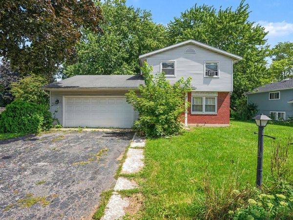 1055 Belle Plaine Avenue , Gurnee, IL 60031