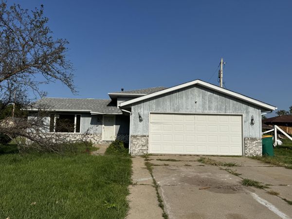 6281 Chase Street , Merrillville, IN 46410