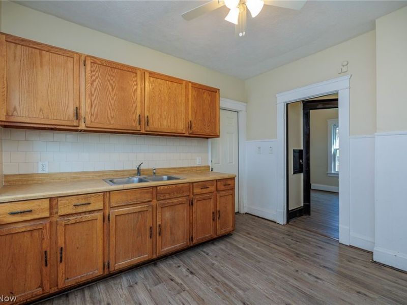 2215 W 101st Street, Cleveland, OH 44102 Photo 18