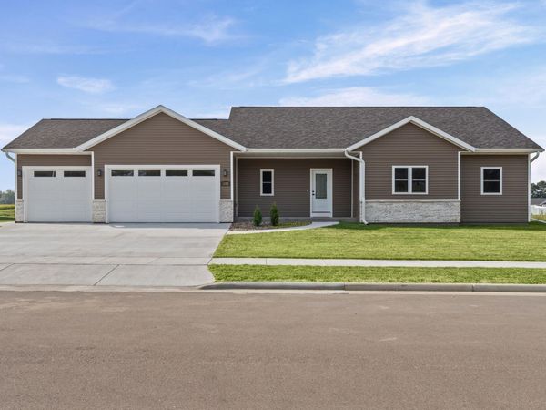1222 Leo Dr, Holmen, WI 54636