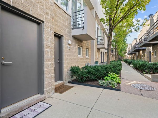 2826 N Talman Avenue , Unit O, Chicago, IL 60618