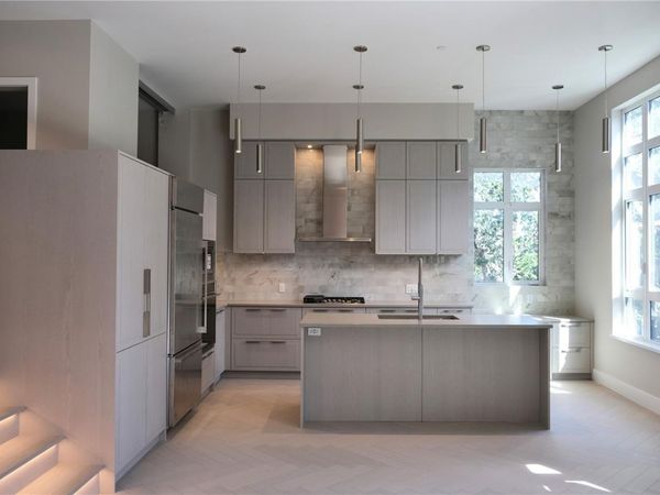 425 Lampson St, Unit #303, Esquimalt, BC V9A 0K5