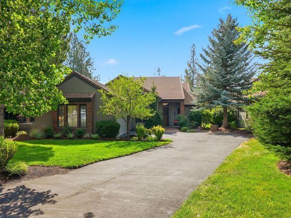 61927 Fall Creek Loop, Bend, OR 97702