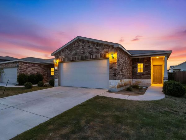 137 Miracle DR, Jarrell, TX 76537