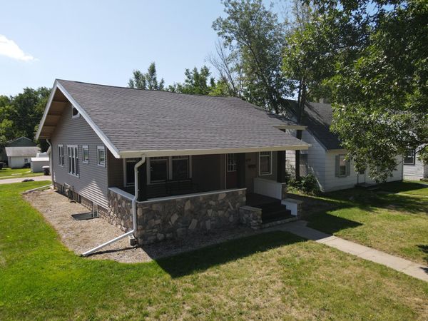  1037 E 3rd Ave, Mitchell, SD 57301