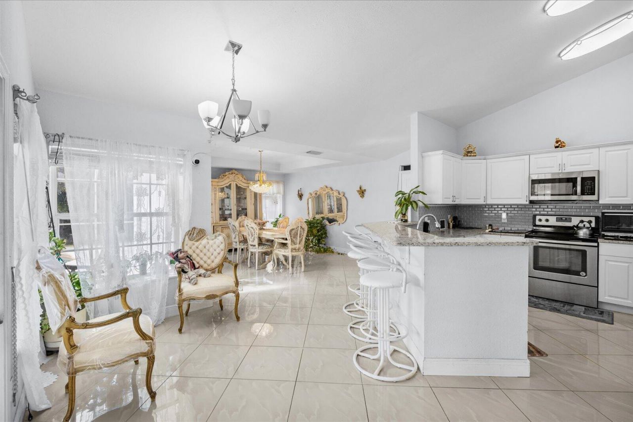 2962 SE Bella Road, Port Saint Lucie, FL 34984 Photo