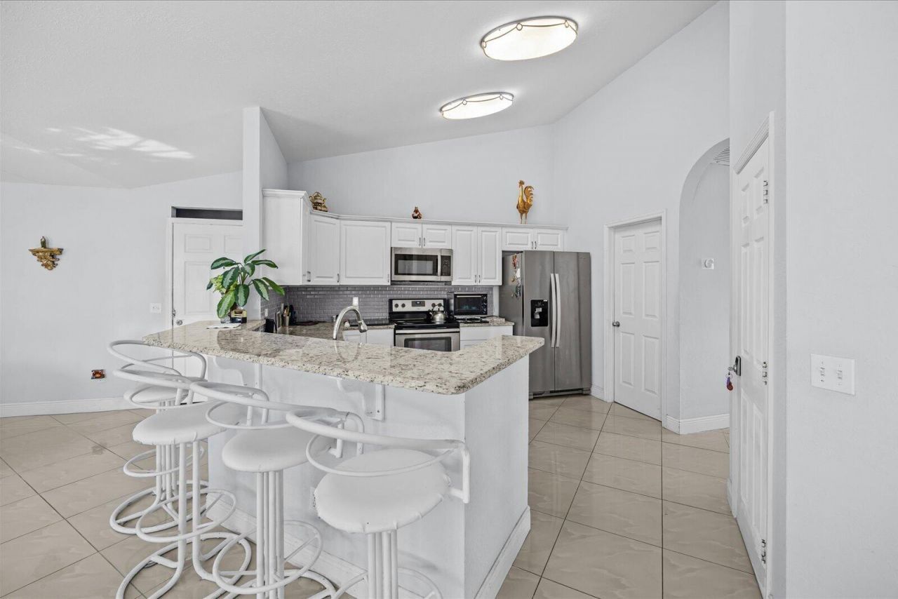 2962 SE Bella Road, Port Saint Lucie, FL 34984 Photo