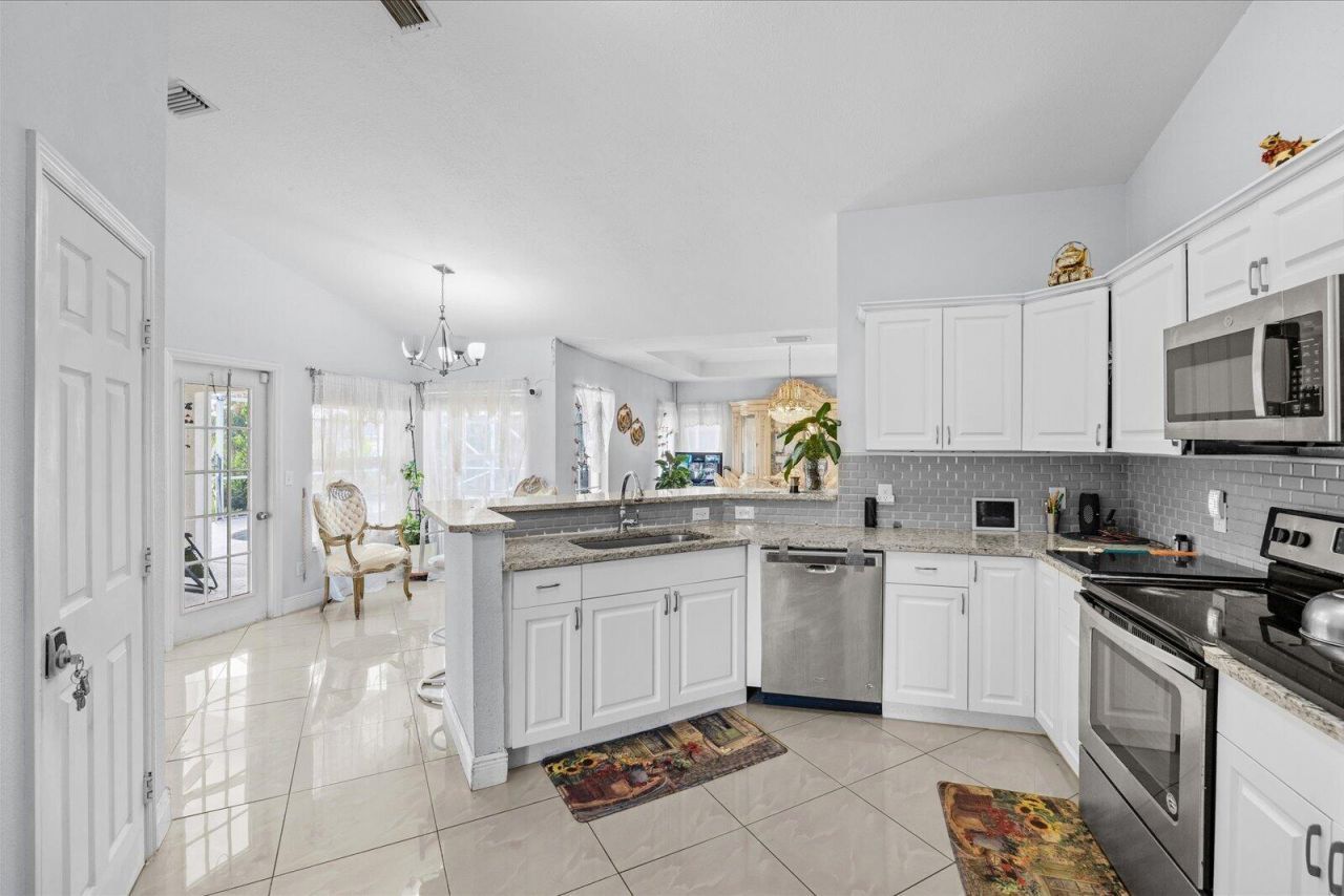 2962 SE Bella Road, Port Saint Lucie, FL 34984 Photo