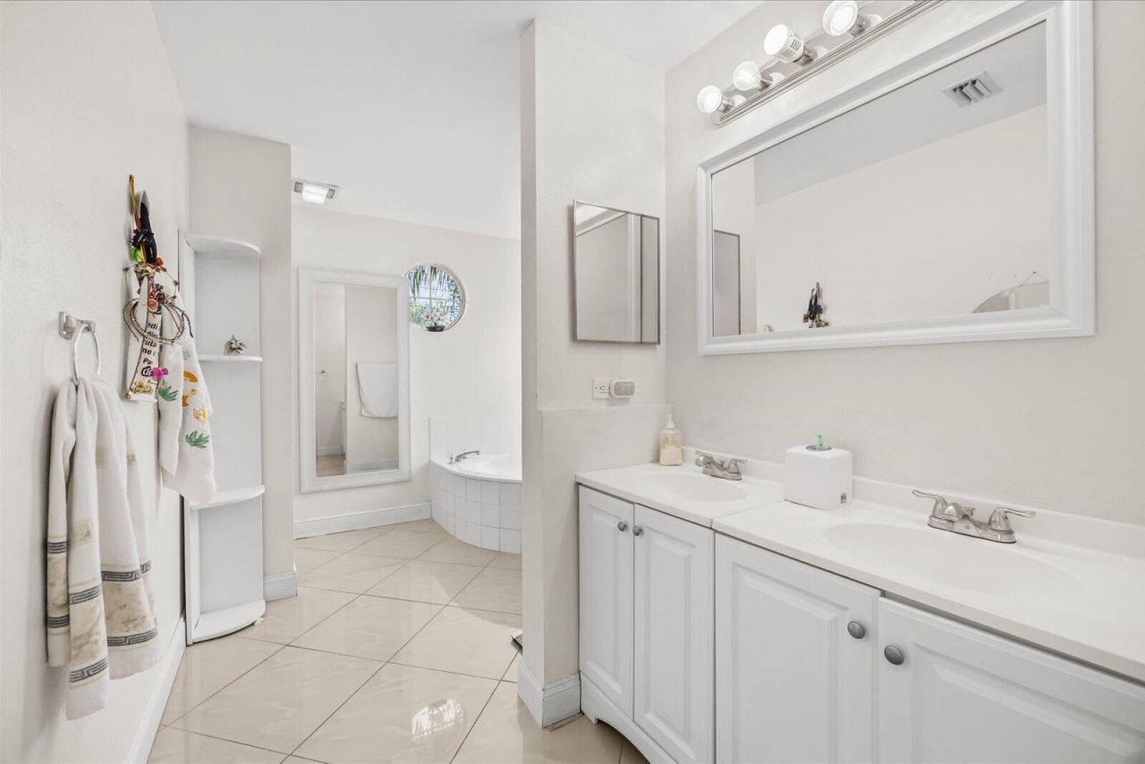 2962 SE Bella Road, Port Saint Lucie, FL 34984 Photo