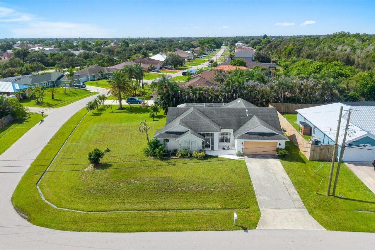 2962 SE Bella Road, Port Saint Lucie, FL 34984 Photo