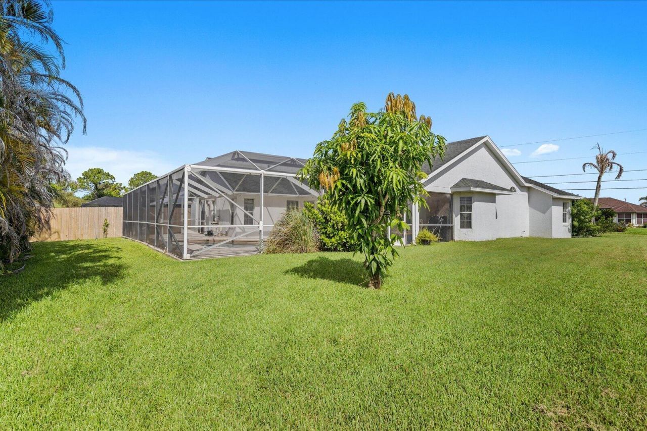 2962 SE Bella Road, Port Saint Lucie, FL 34984 Photo